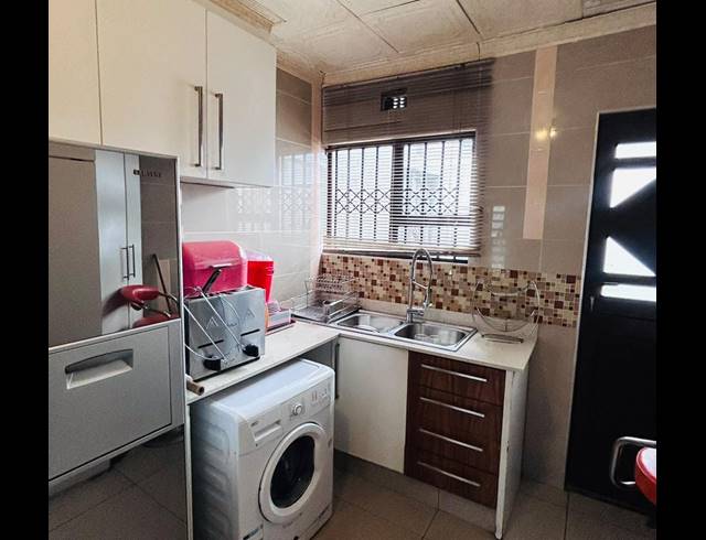4 BEDROOM FREEHOLD FOR SALE IN GUGULETU